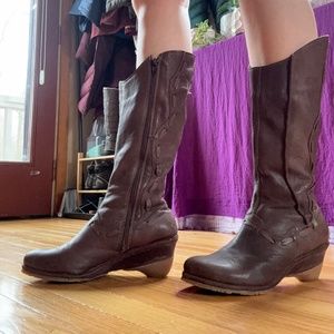 El Naturalista leather boots